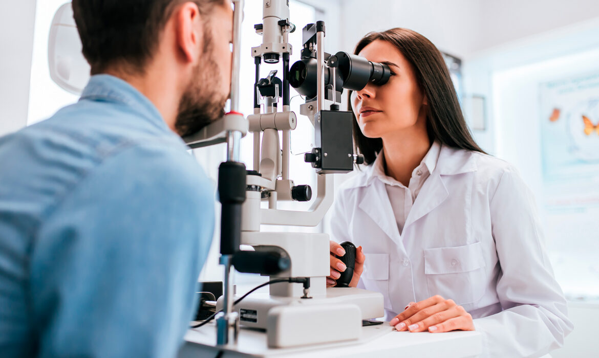 Cuatro motivos que le deben llevar a visitar a un oftalmólogo